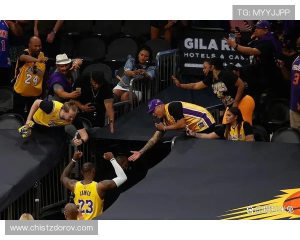 湖人凭借里夫斯绝杀险胜森林狼全场焦灼战至最后一刻 湖人凭借里夫斯绝杀险胜森林狼全场焦灼战至最后一刻