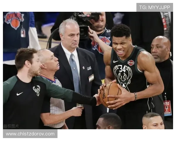 米诺特次节神勇表现五投全中连得12分带领球队一举拉开比分优势